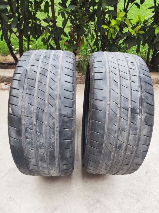 Продавам 2 бр. летни гуми 255/35/20
