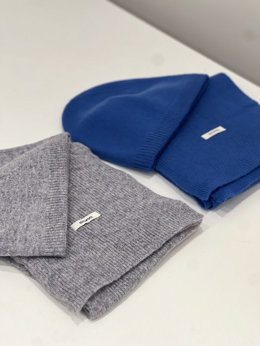 Красивая шапка с шарфом, трендовые цвета