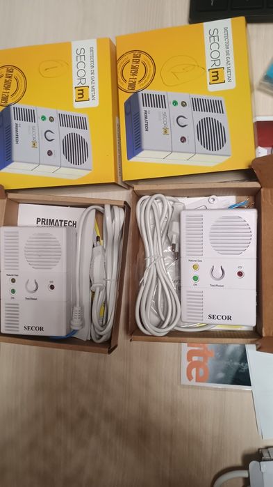 Vând 2 detectoare de gaz Sector , fără electrovane.