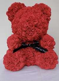 Червено Мече от рози в кутия подарък влюбени за Свети Валентин