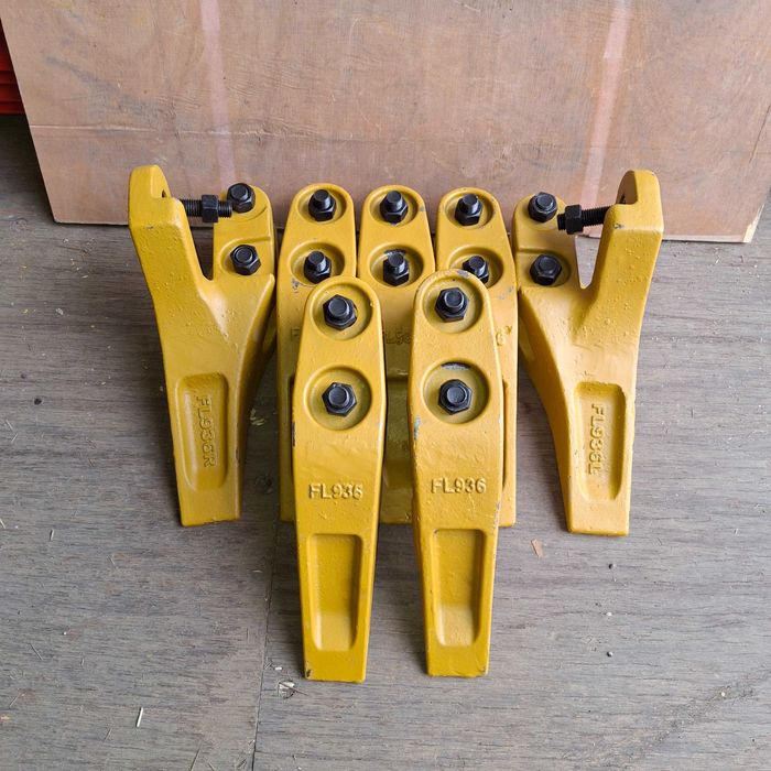 Зуб ковша - CAT, XCMG, LiuGong, JCB