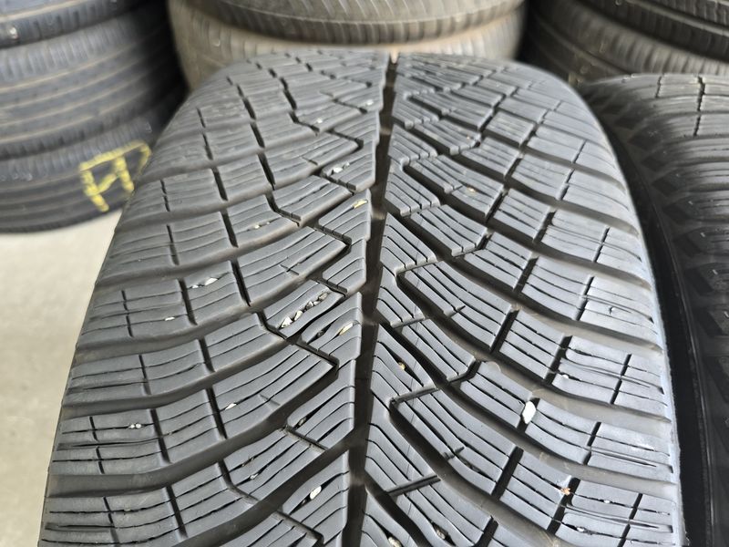 245/40/18 PIRELLI 4БР