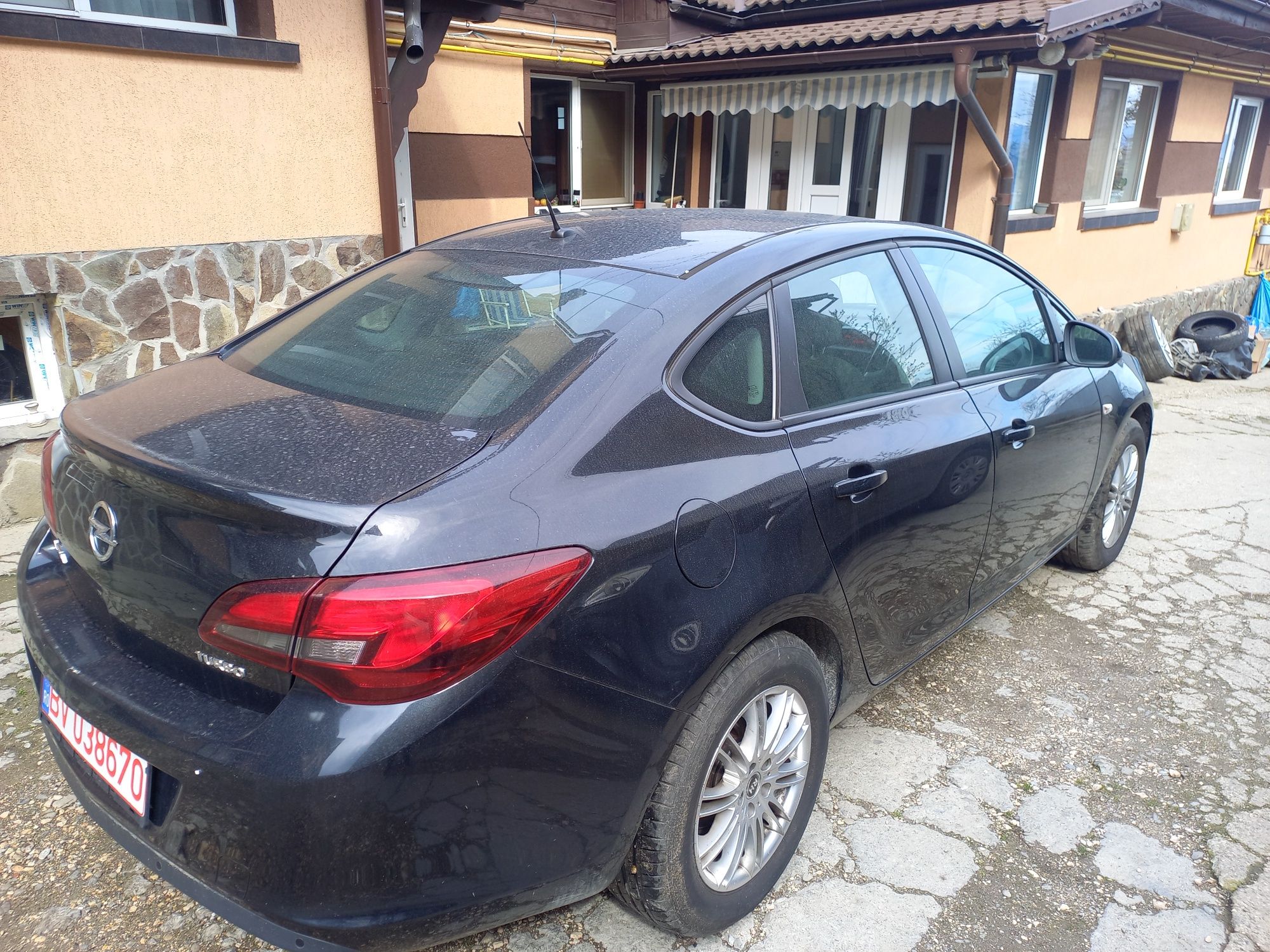 Opel astra Limuzina 2013 14 benz 140cp km reali.RAR FACUT