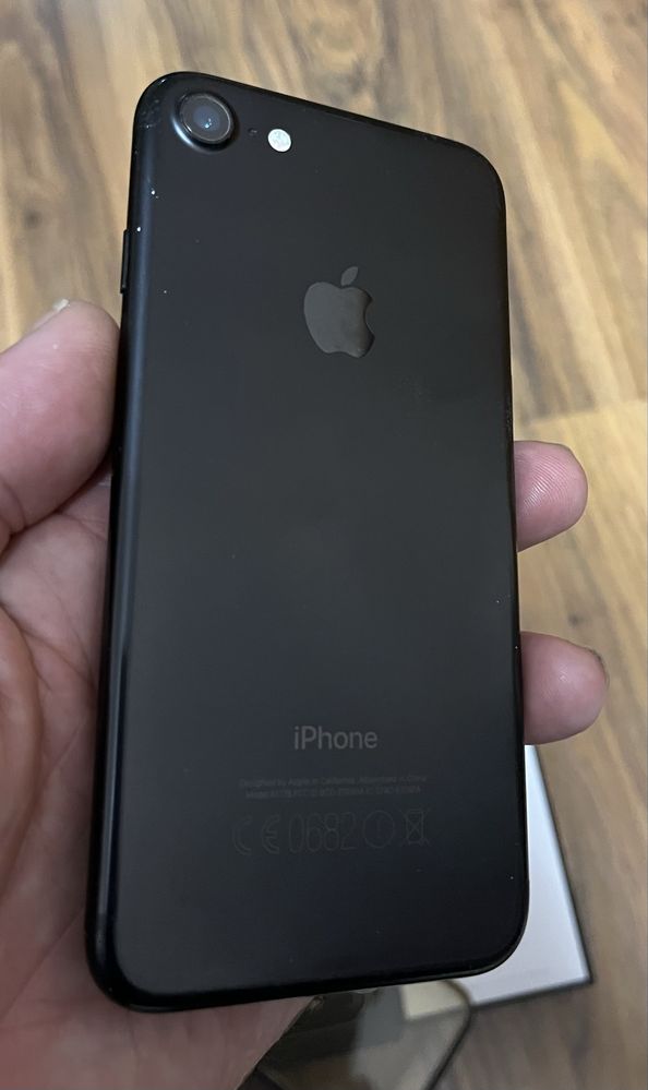Продавам IPhone 7