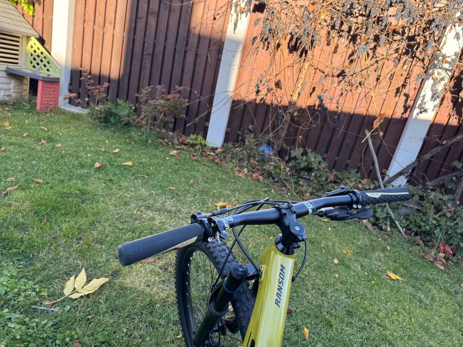 Vand Scott Ransom 26”, ful suspension
Bonus: cască O’Neill inclusă .