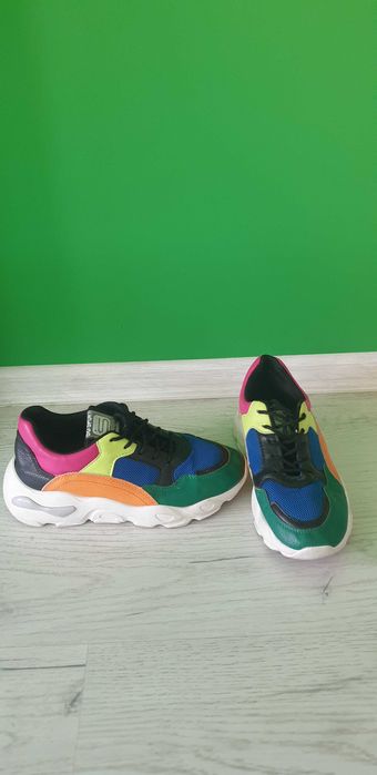 Маратонки цветни