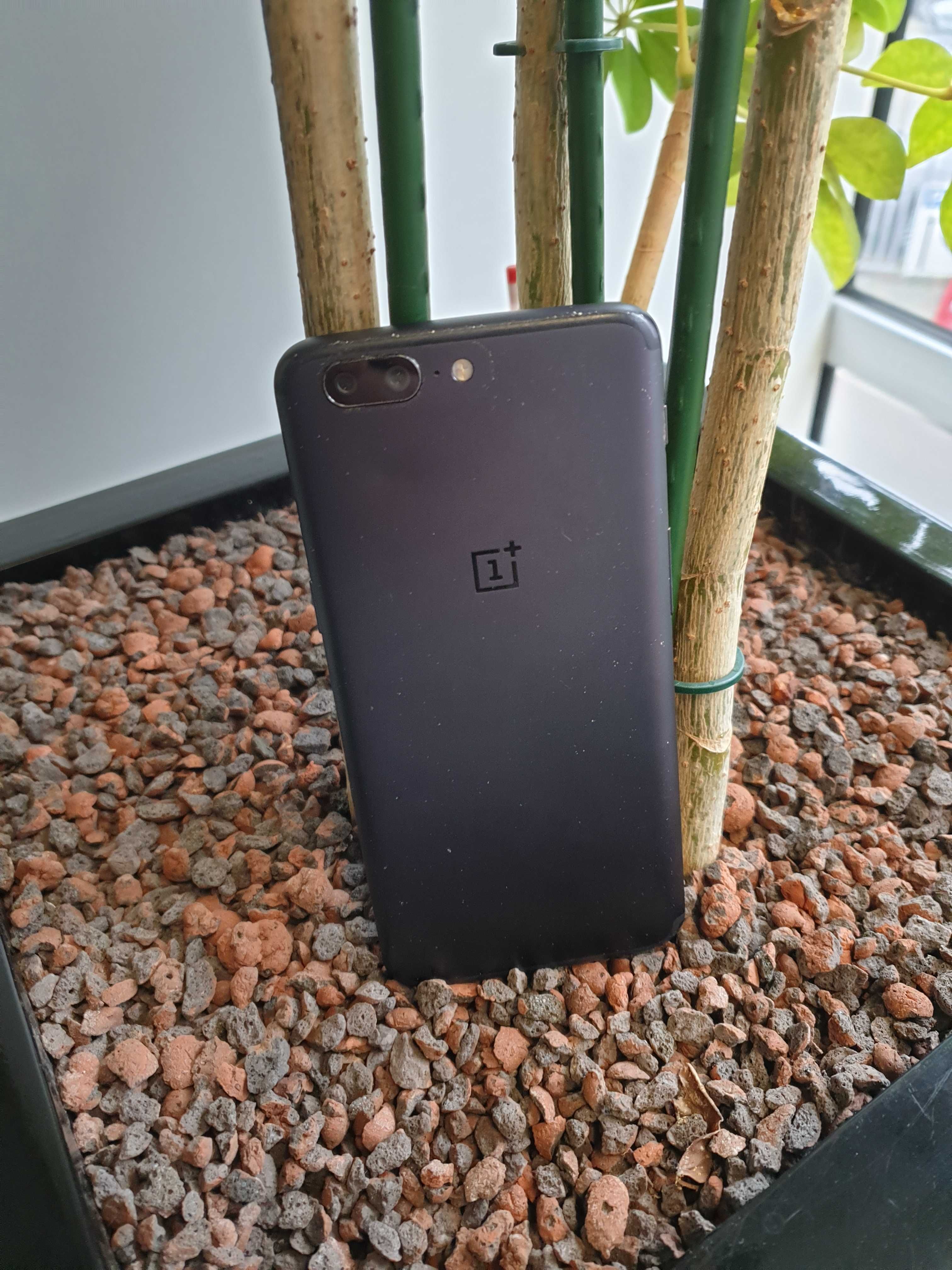 OnePlus 5 stocare 64GB  6GB ram