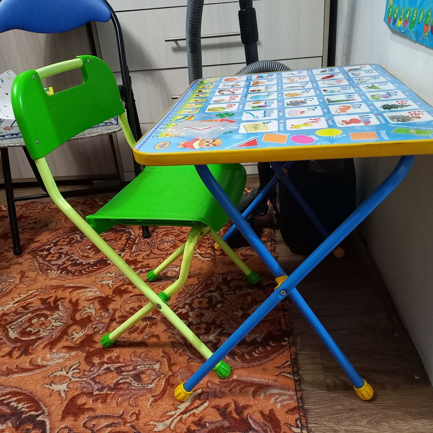 Продам детский столик+стулик в хорошем состоянии