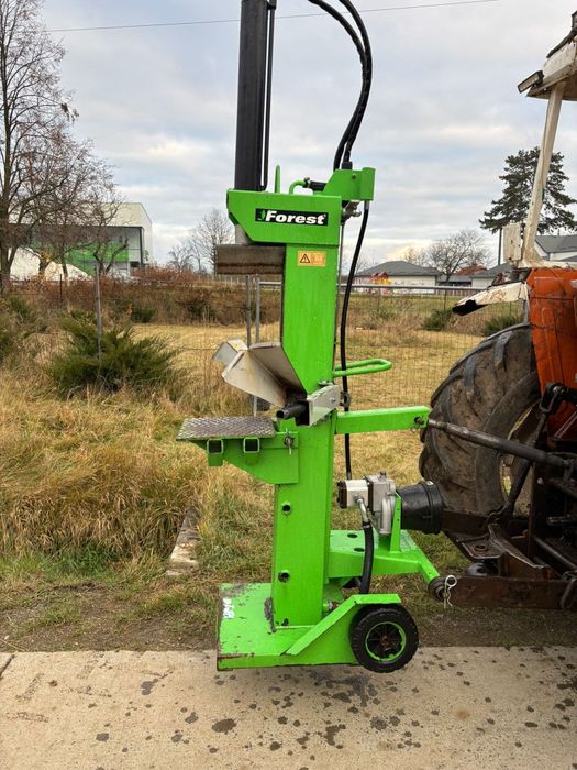 Crapatoare de lemne actionata de tractor