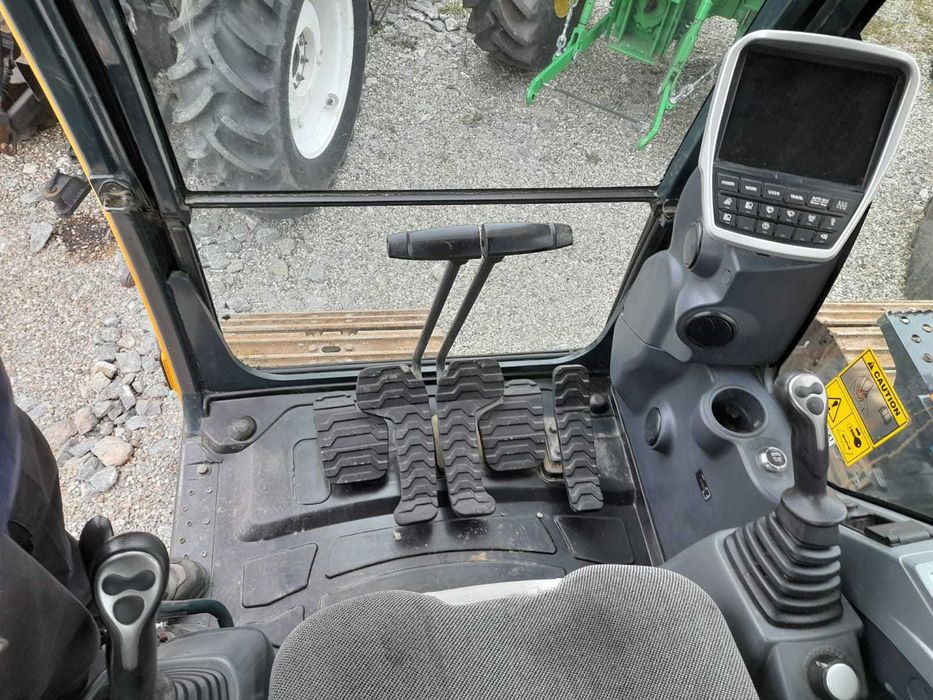 Excavator Hyundai HX130 LCR  - 13 T , 75 Hp , 2 Cupe  + Video