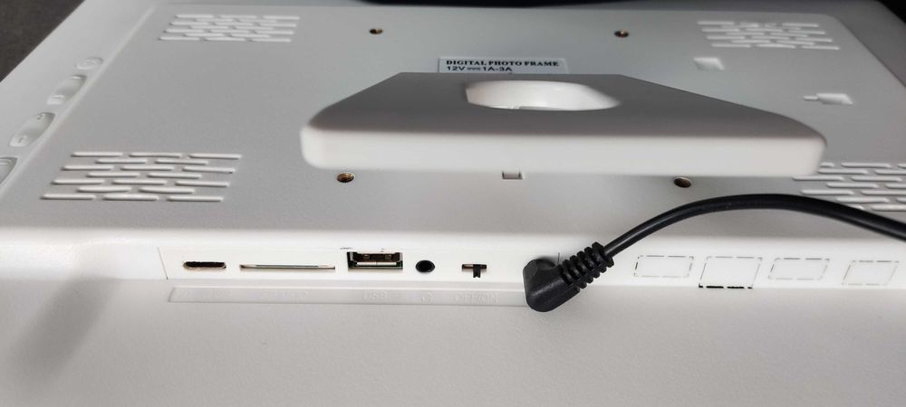 Нова Мултимедийна Фоторамка 17 инча