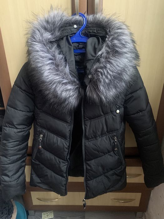 Продам женскую куртку