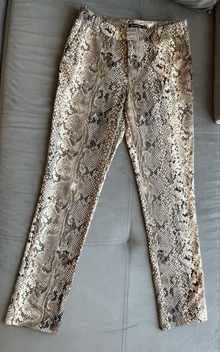 Змийски панталон Stradivarius