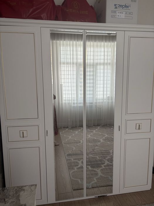 Продается шифоньер 4-х дверный
