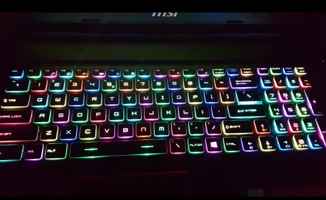 Laptop MSI Gaming GE73 Raider RGB 8RE 17,3 inch, negru