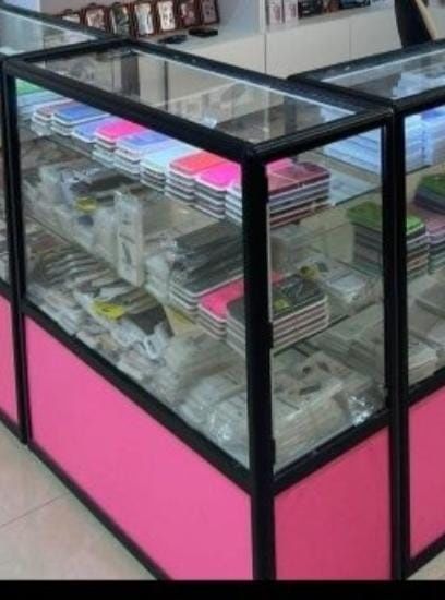 Продам 1 штуку  торговую  витрину