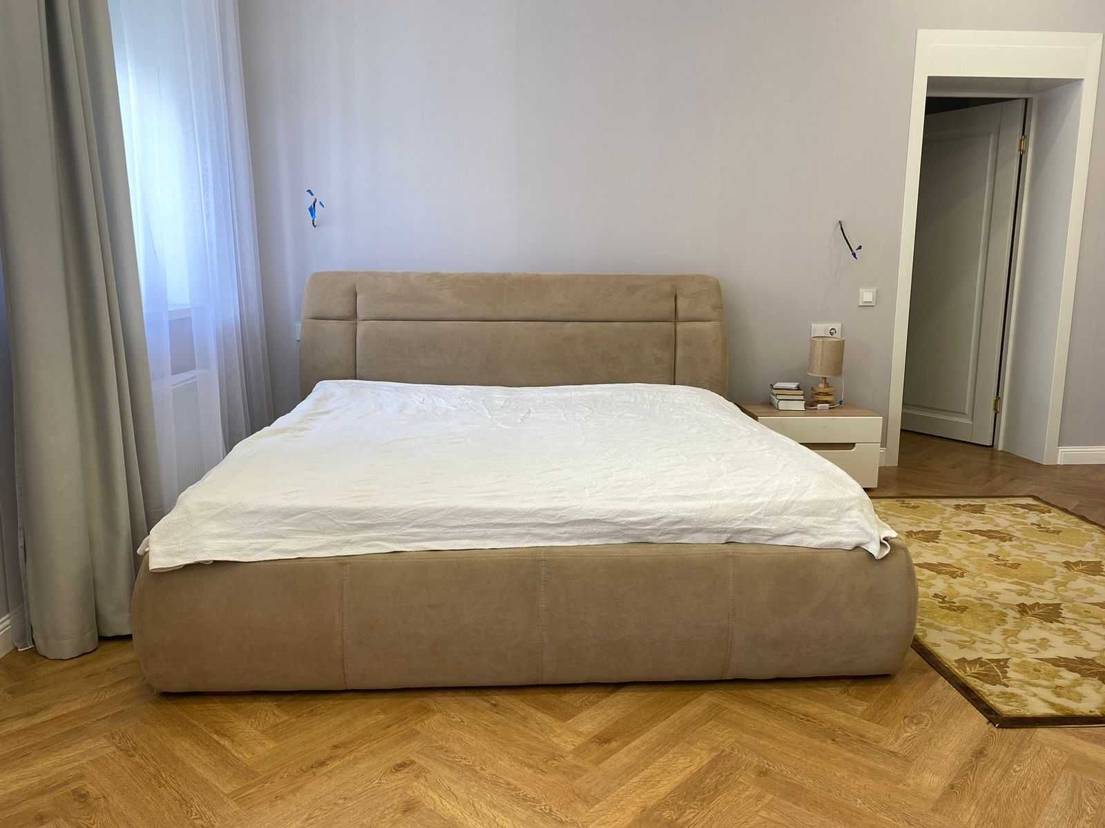 Продам 4 комнатную квартиру 122.1 кв. м.