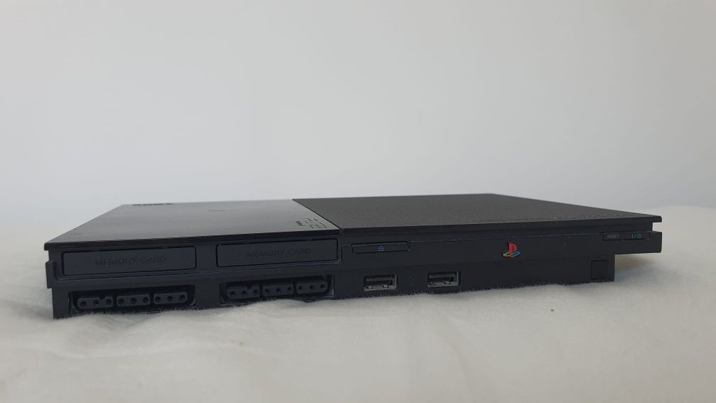 Vând PlayStation 2 Slim în stare buna+2 controllere+card memorie 8MB