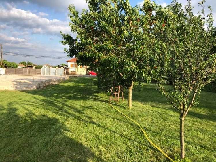 Vand loc de casa,cu fundatie ,proiect doar Parter zona foarte buna