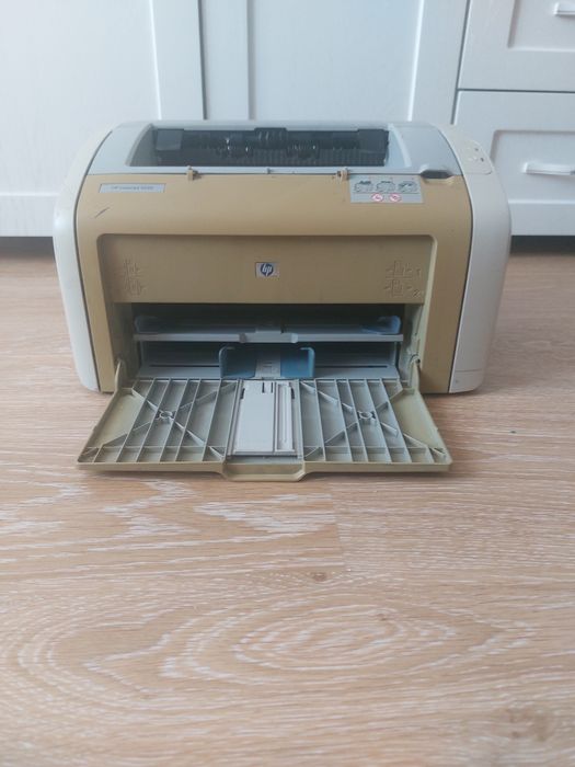 Продам лазерный принтер HP1020