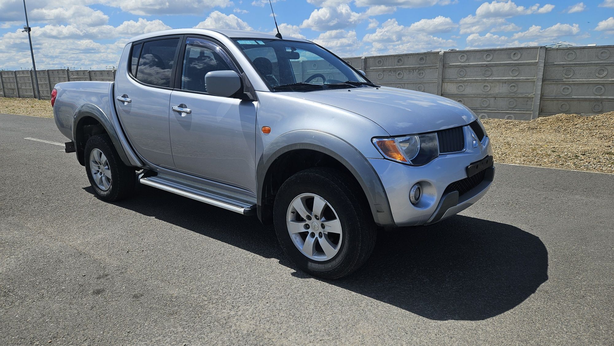 Mitsubishi L 200 climatronic 4x4 CUTIE DE VITEZE AUTOMATA