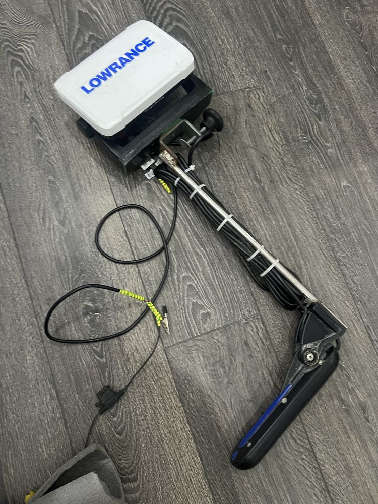 Lowrance hds 7 Carbn cu sonda total scan