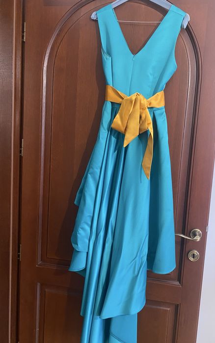 Rochie. Scurta in fata cu trena in spate. Marime38