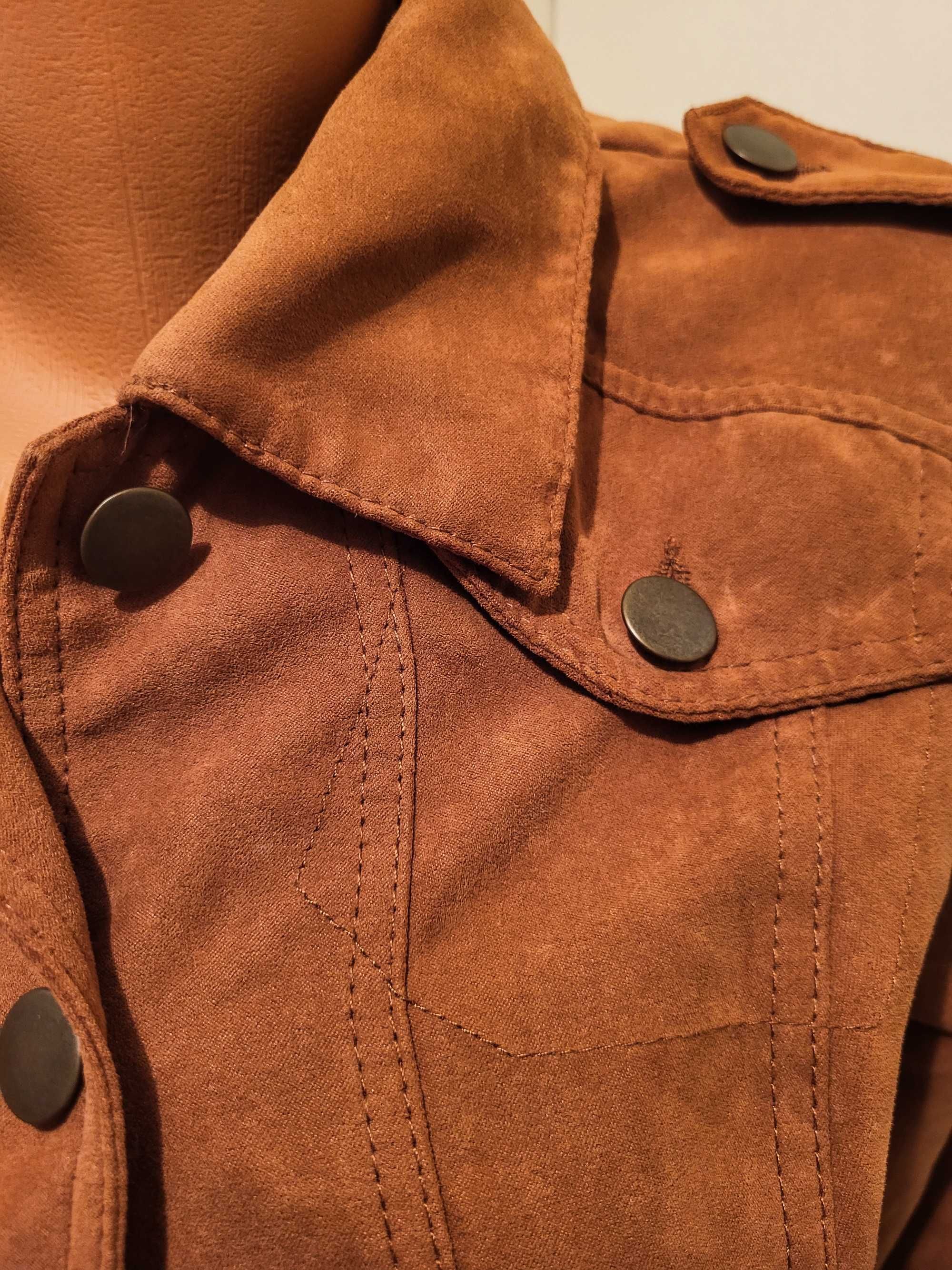 Jachetă scurtă imitație piele întoarsă maro