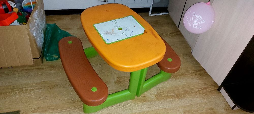 Продам детский стол 1000тг