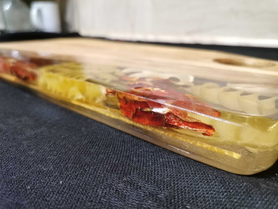 Дъска за сервиране и рязане, епоксидна смола и дърво