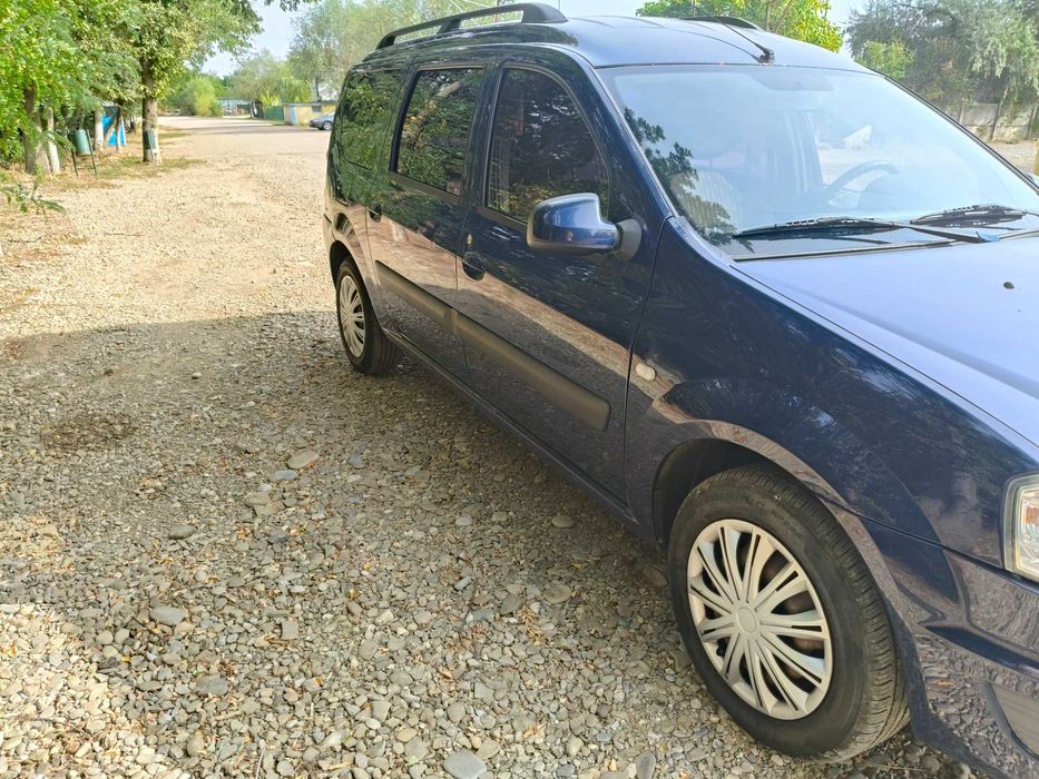 Vând Logan MCV 1,6 benzina