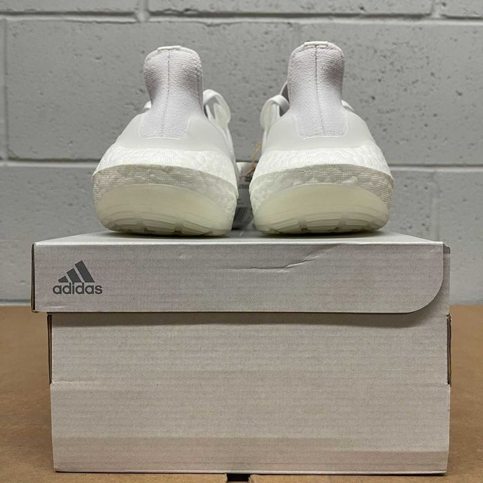 Оригинални маратонки *ADIDAS ULTRABOOST 22 * EU38 2/3 - 39 1/3