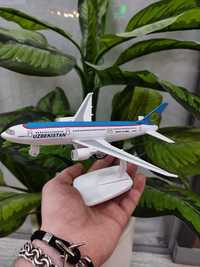 Самолёт модель (Uzbekistan Airways) игрушка отличный подарок !!!