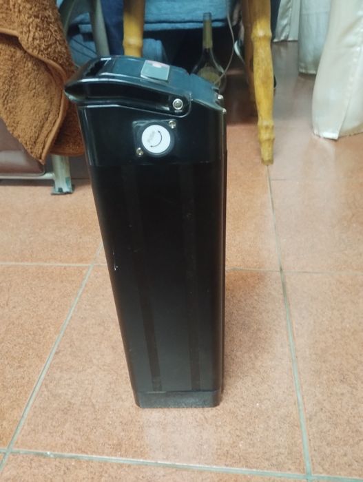 Baterie bicicleta electrica,încărcător ,2 căști de protecție