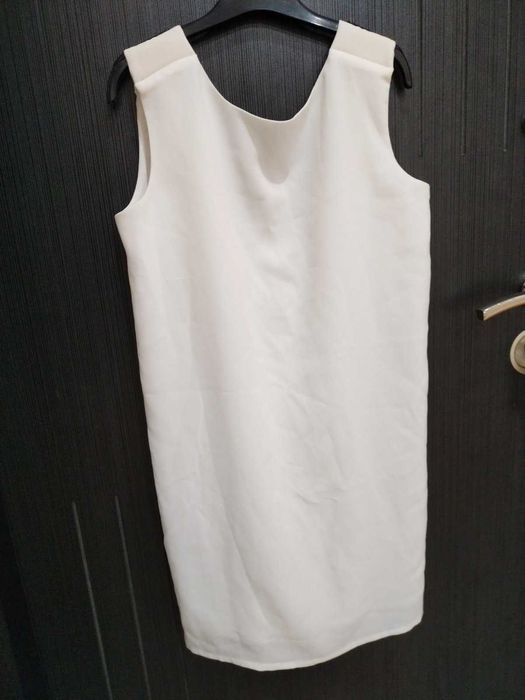 Рокля с изрязан гръб,рокля с 3/4 ръкав