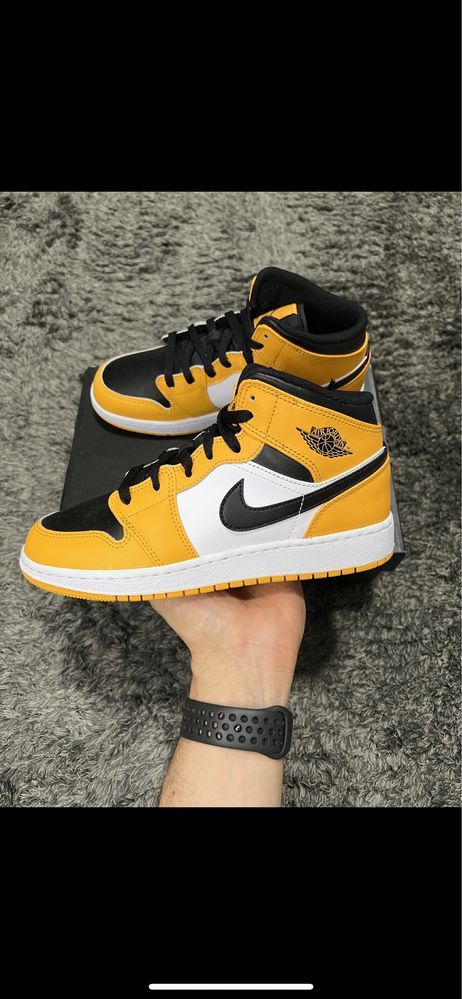 Jordan 1 Mid Taxi