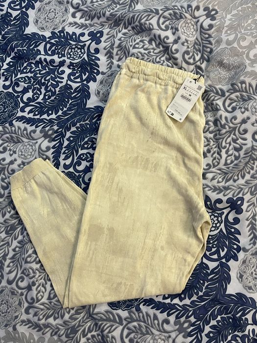 Pantaloni Zara cu model
