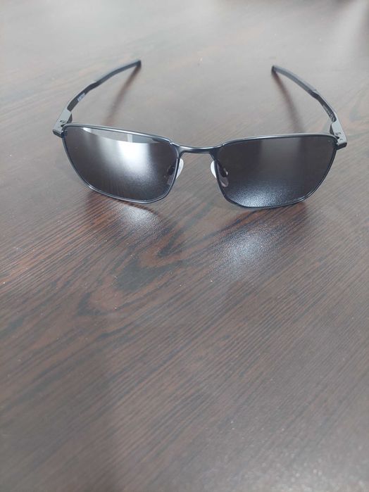 Слънчеви очила Oakley Ejector. Черна титаниева рамка и черни стъкла.