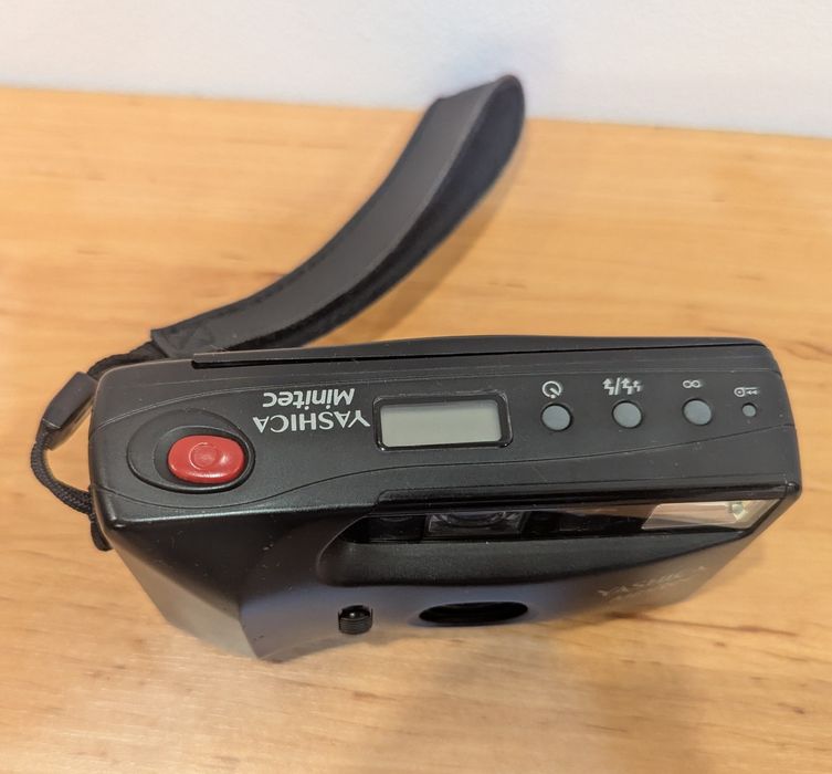 Aparat foto pe film Yashica Minitec AF