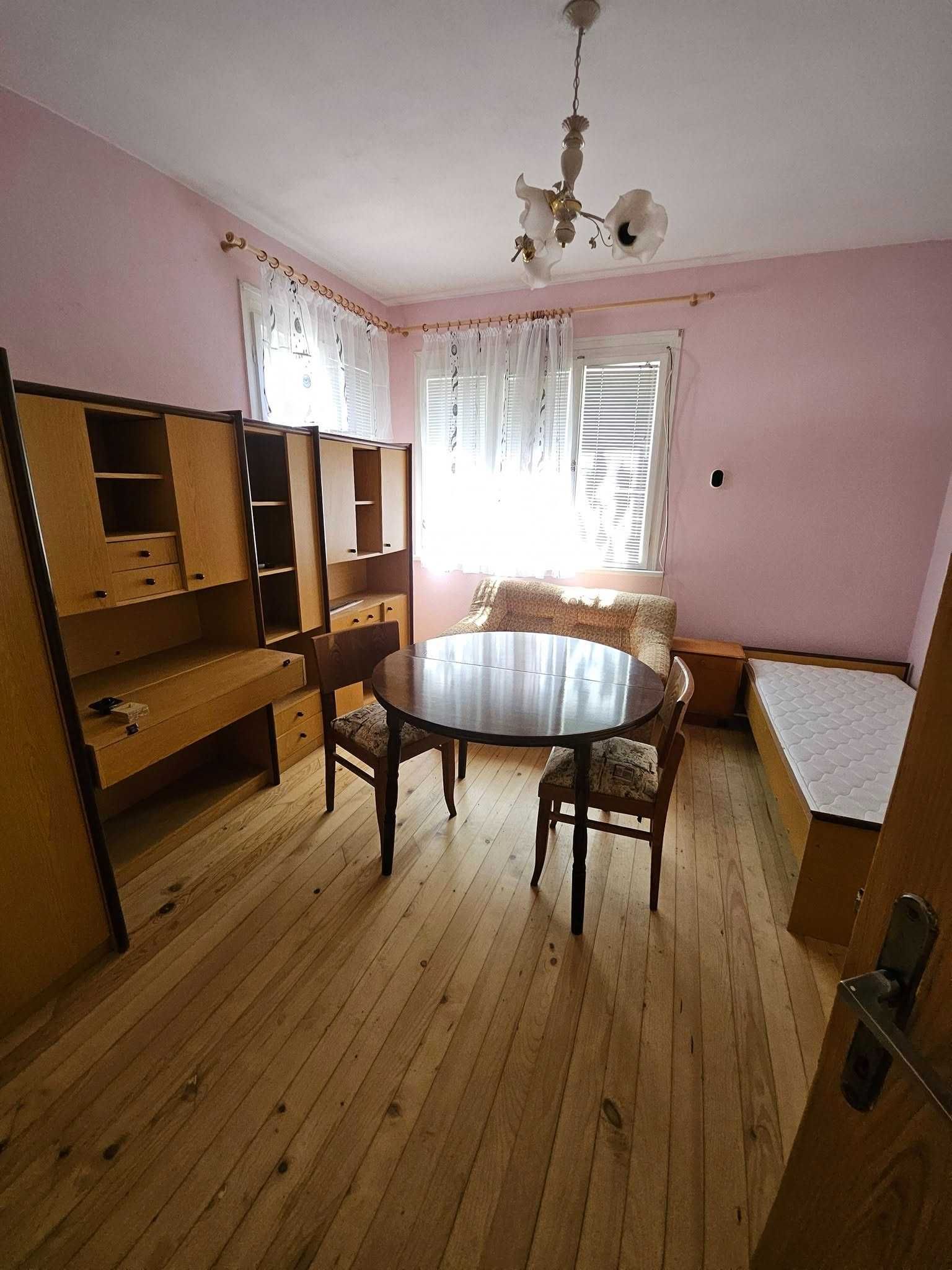 Продава масивна къща в кв.Кулата гр.Казанлък