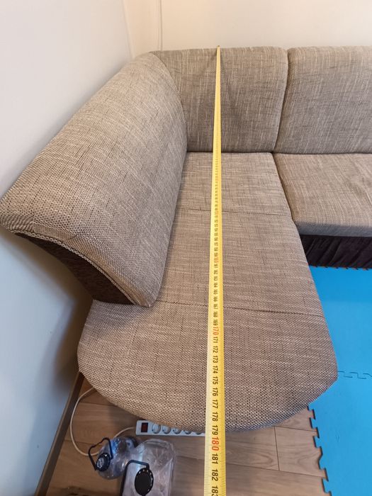 Coltar extensibil cu lada depozitare.