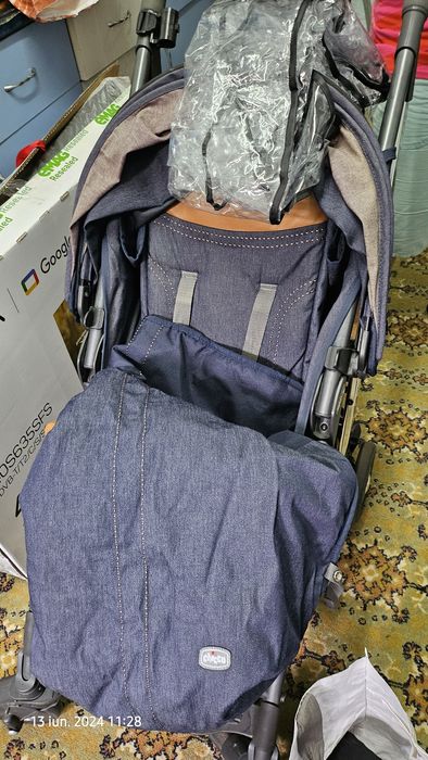 Cărucior Chicco Liteway 3 cu accesorii si protectie ploaie. 
Chicco Ro