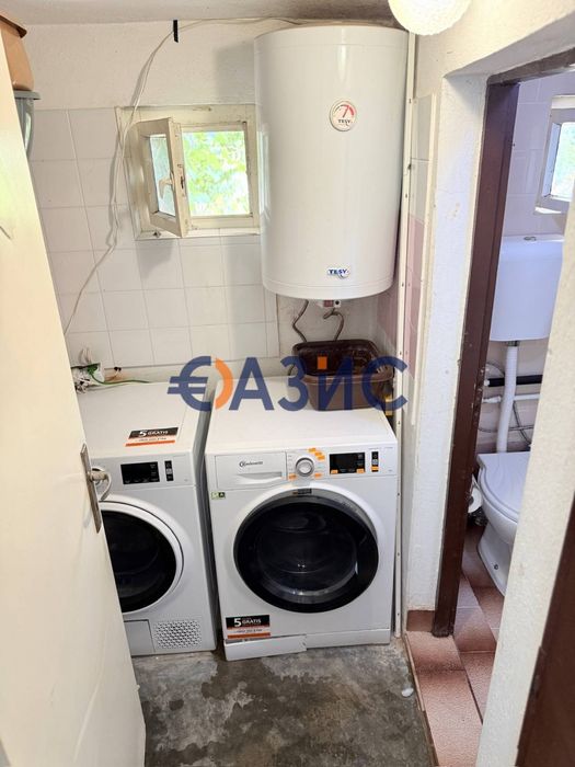Къща с 2 спални, 75 кв.м. + 430 кв.м. двор, Средец, област Бургас,