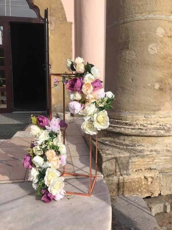 Vând suporti/arcada/ pentru decor