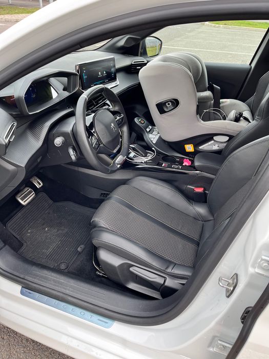 Peugeot e-208 GT Electric 100 kW / 136 CP