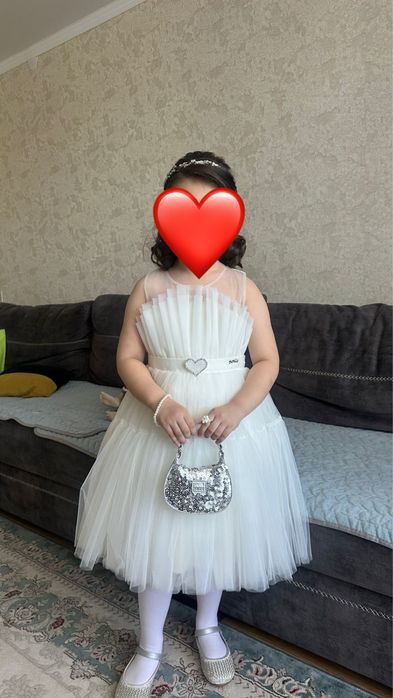 Белое бальное платье на девочку