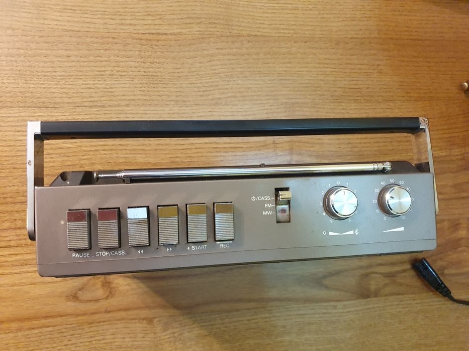 Radiocasetofon vechi Grundig RR240