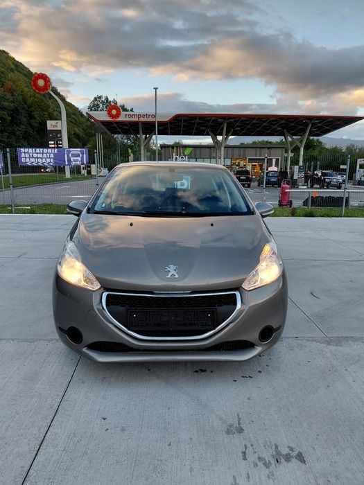 Peugeut 208 1,6 diesel an 2014 euro 5 Navigație/ Incalzire scaune .