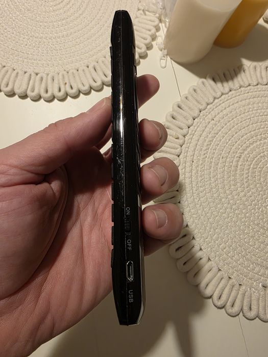 Telecomanda cu funcție de învățare și tastatura