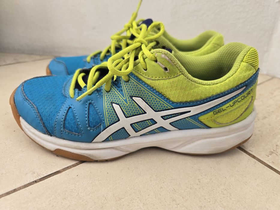 Adidasi Oasics mar 35.5